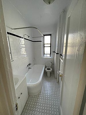 5th image of 2901 Matthews Ave APT 1A