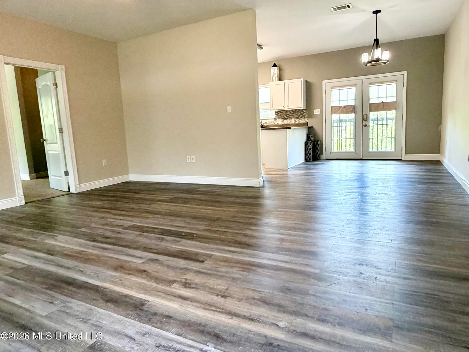 3 bed, 2.0 bath, 1519 sqft, $1,750 — Photo 2