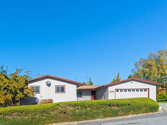 2nd image of 1039 3rd St SE