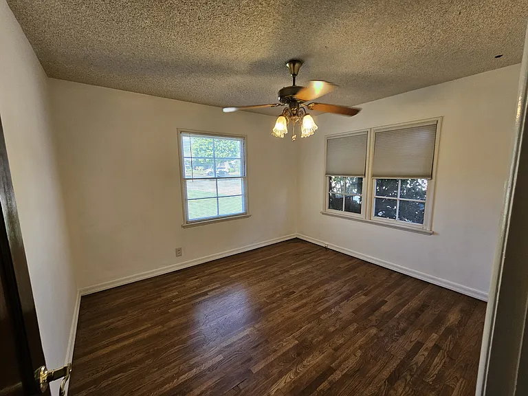 504 E Dalton Ave — Photo 22