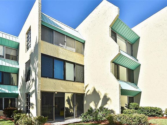 3rd image of 955 Palm View Dr #B-110