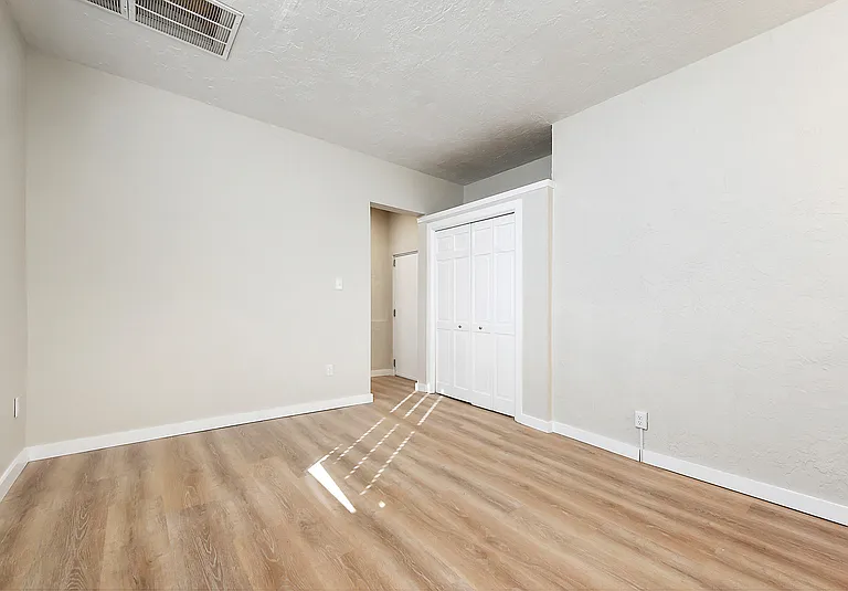 416 Bailey Ave — Photo 4