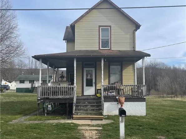 23 Kanawha St, Fairchance, PA 15436