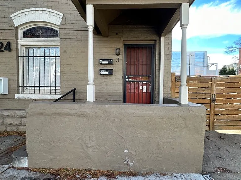 32nd Ave — Photo 17