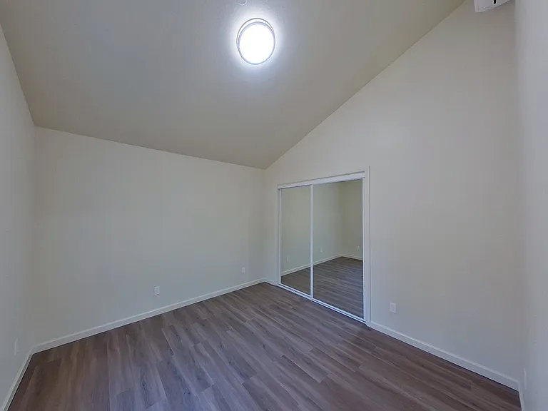 2541-2543 Piedmont Ave — Photo 15