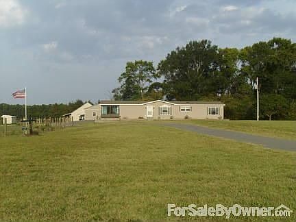 FRONT YARD : SWEEPING BLACK TOP DRIVE WAY