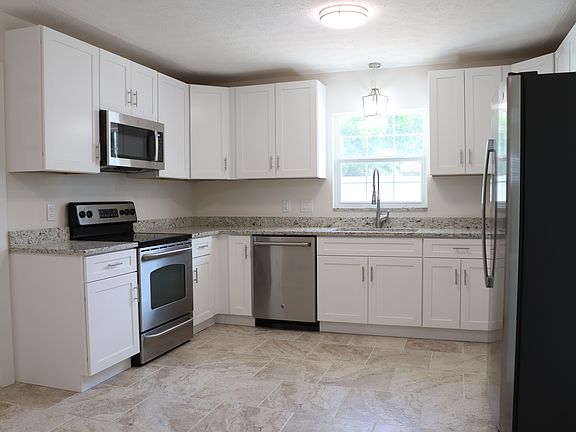 5th image of 608 Rosemarie Ave