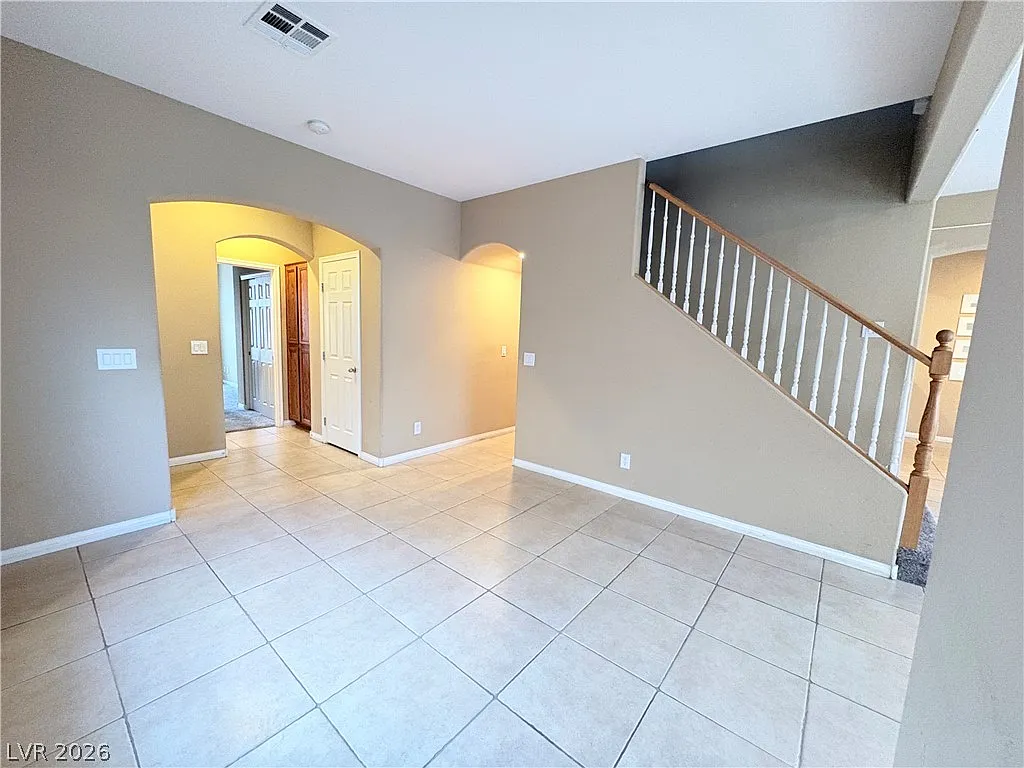 4 bed, 3.0 bath, 2242 sqft, $2,200 — Photo 4