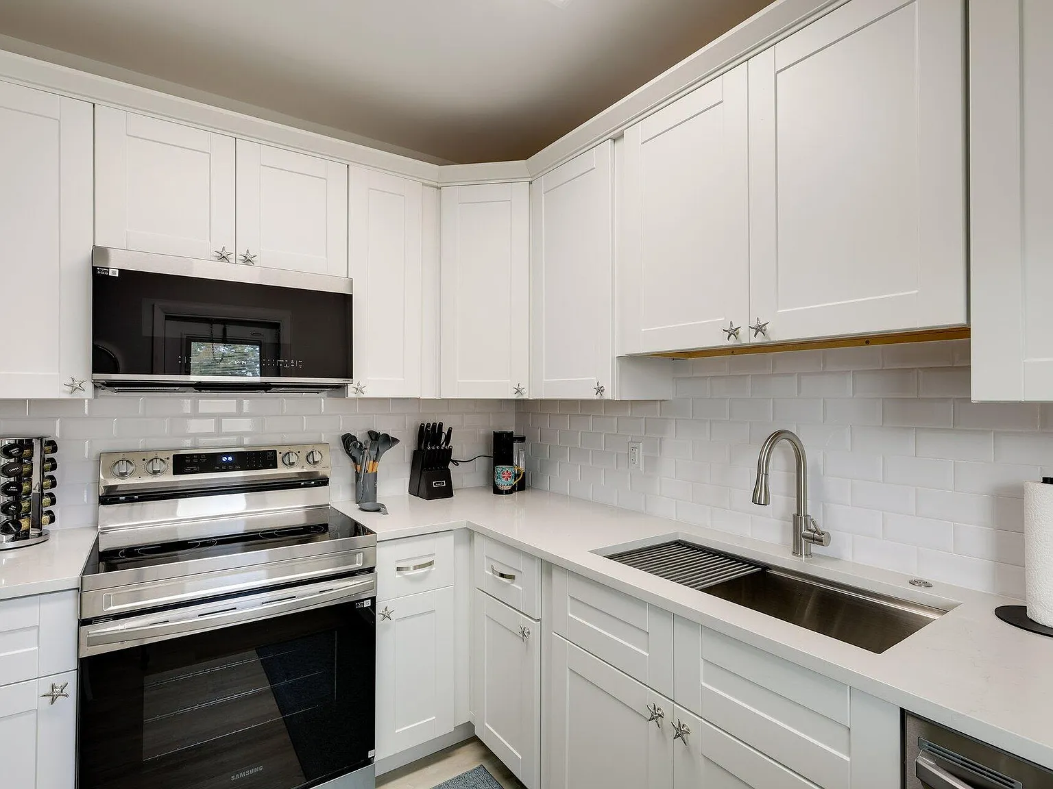 2 bed, 2.0 bath, 948 sqft, $3,990 — Photo 4