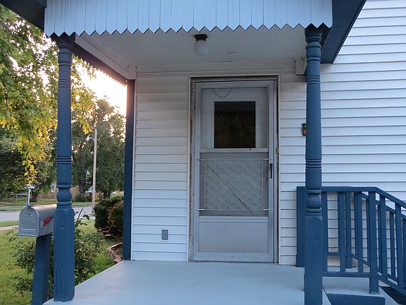 Side porch