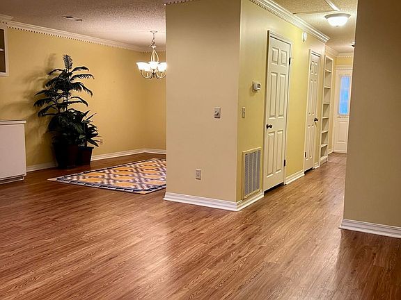 3rd image of 116 Skyline Dr APT 18