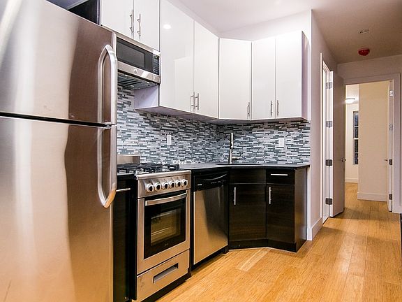 4th image of 256 Graham Ave #404