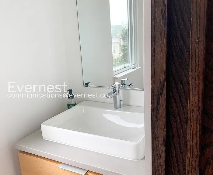 209 Robinson Square Aly — Photo 17