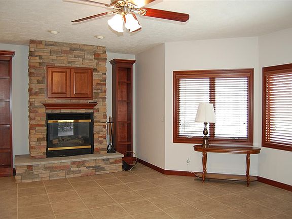 5th image of 41 Lakeside Dr