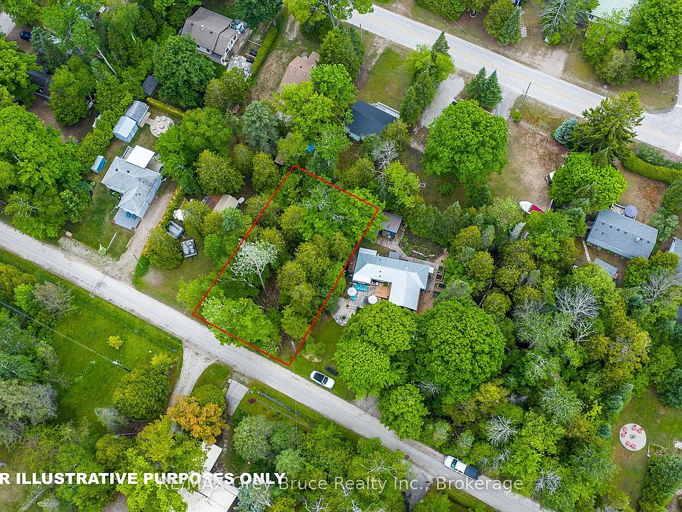 1st image of 8 Toronto Ave
