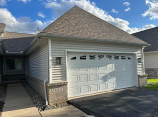 61015 Evergreen Ct, South Lyon, MI 48178