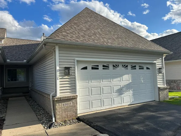 61015 Evergreen Ct, South Lyon, MI 48178