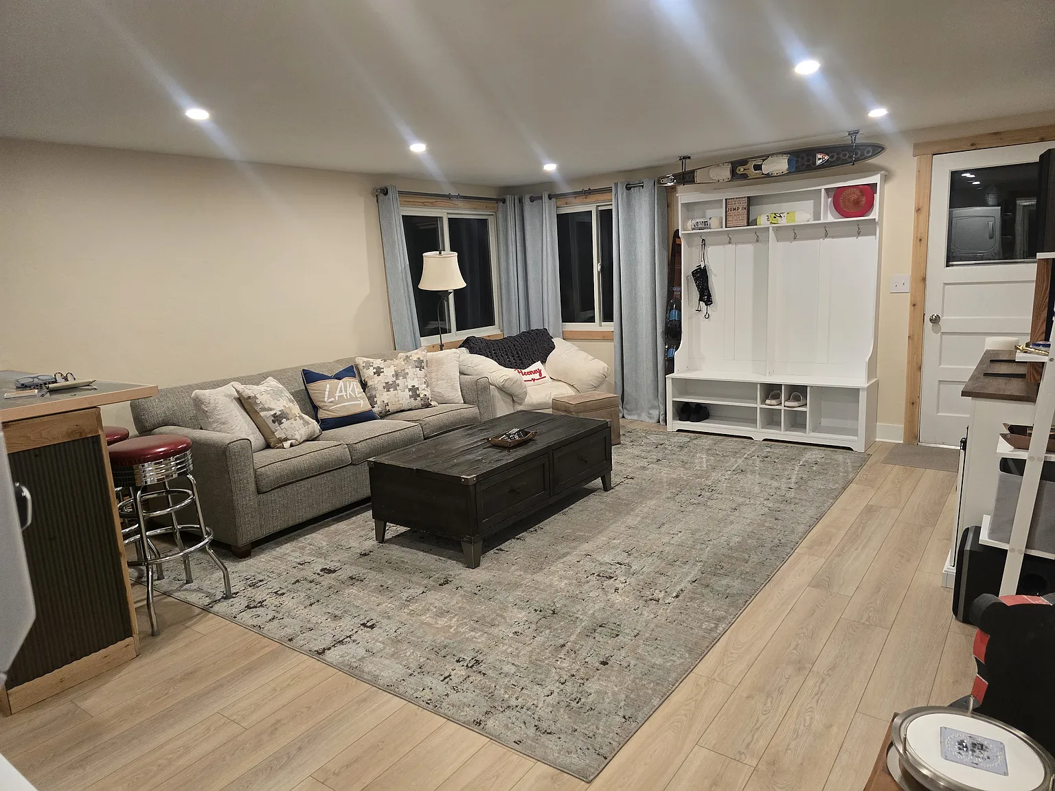 2 bed, 720 sqft, $2,200 — Photo 4