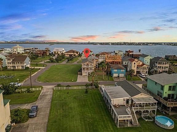 2nd image of 9605 Teichman Rd