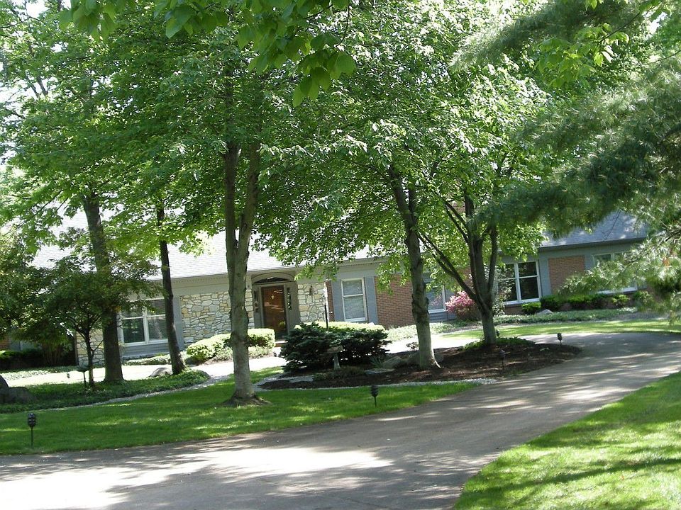 442 Bishopsbridge, custom home on private wooded lot