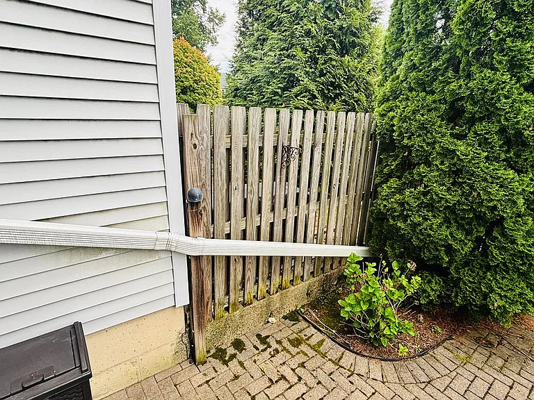 2427 Linksman Ln — Photo 36