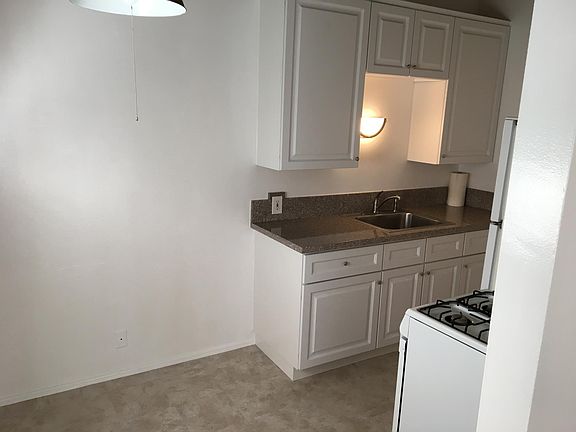 2nd image of 1809 De La Vina St APT 4