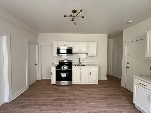 21 E 16th St Photo 1