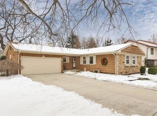 955 Whitehall Dr, Buffalo Grove, IL 60089