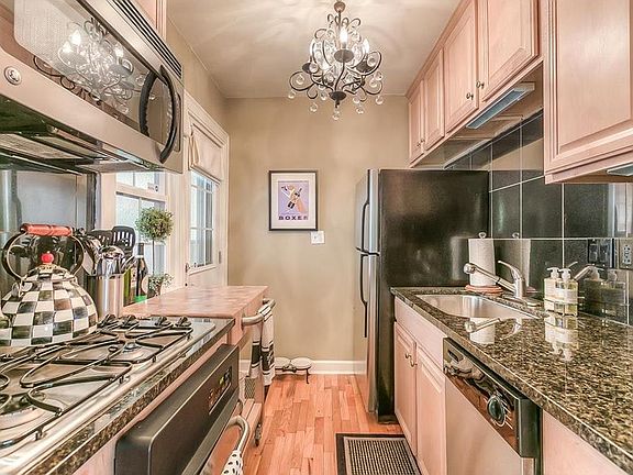 4th image of 4515 Roanoke Parkway # 2 Fl 2nd
