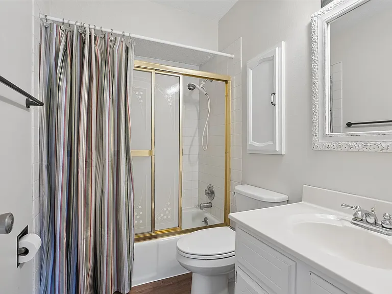 502 NE Trilein Dr — Photo 22