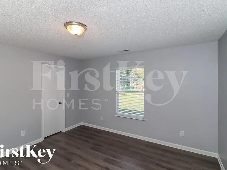1033 Sycamore Ln — Photo 12