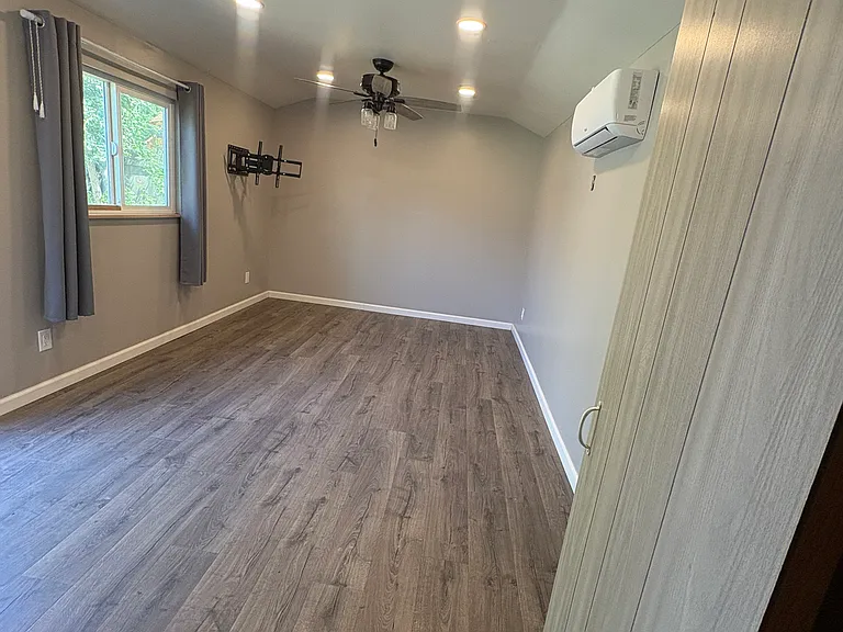 402 W Neville St — Photo 18