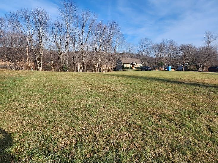 2nd image of 775 Riverview Cir