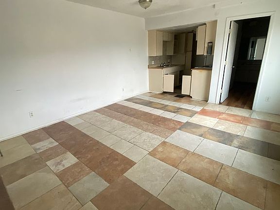 5th image of 4501 Yorkshire Dr Unit 16
