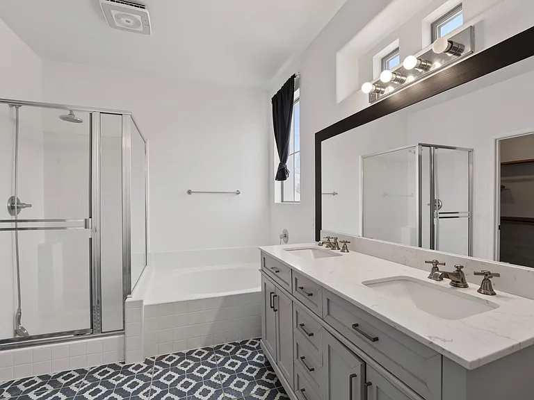 1886 E Don Carlos Ave #139 — Photo 29