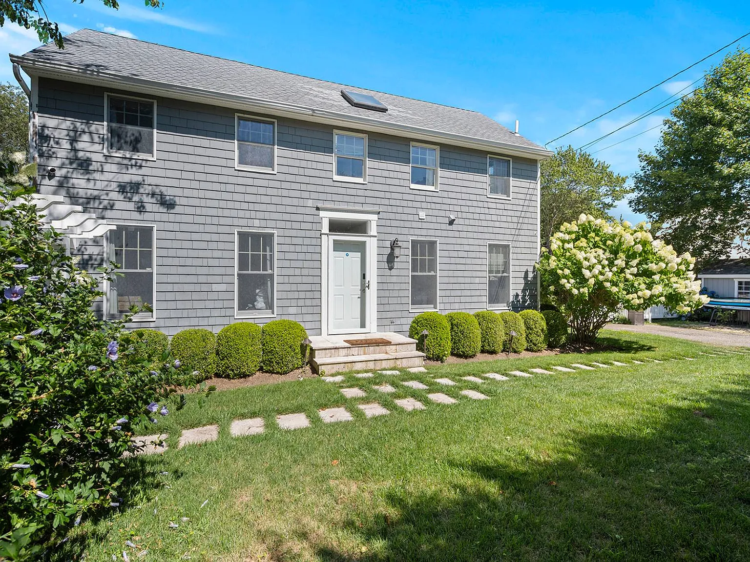 Hamptons Getaway in Bay Point — Photo 2