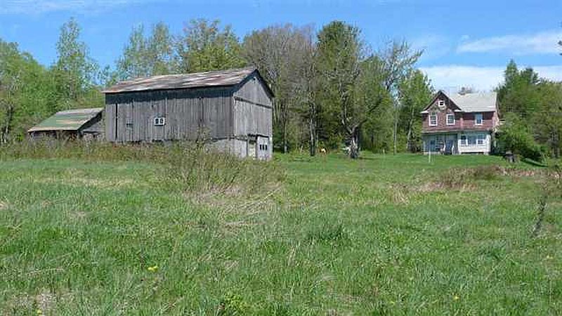 3rd image of 611 CENTER Road