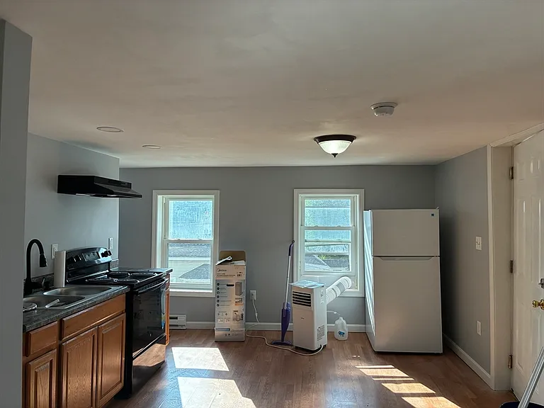 51 Pleasant St #D — Photo 5