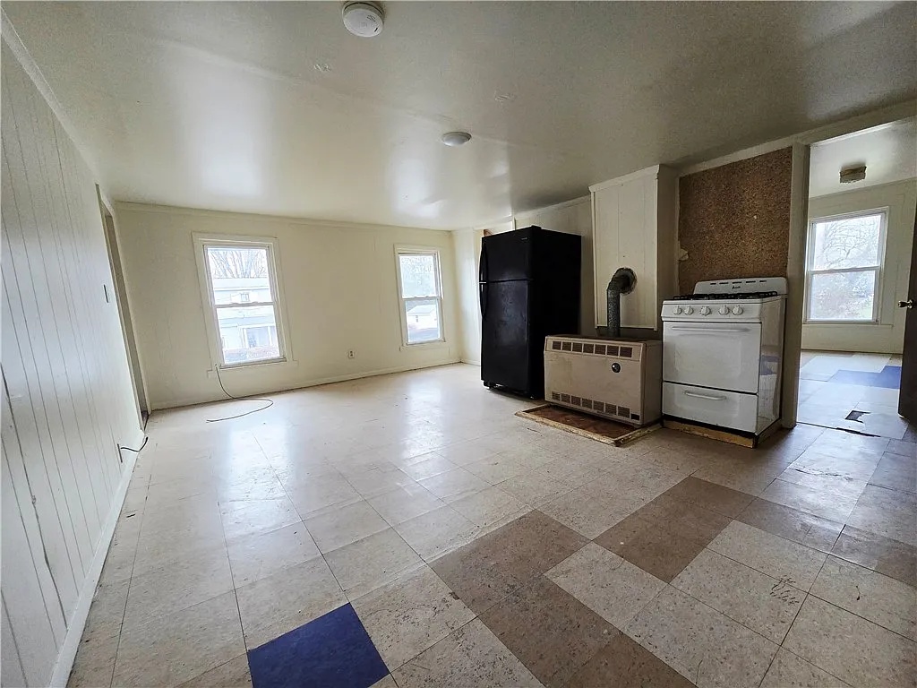 2 bed, 1.0 bath, 4032 sqft, $950 — Photo 3