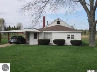 6589 N Maple St, Riverdale, MI 48877