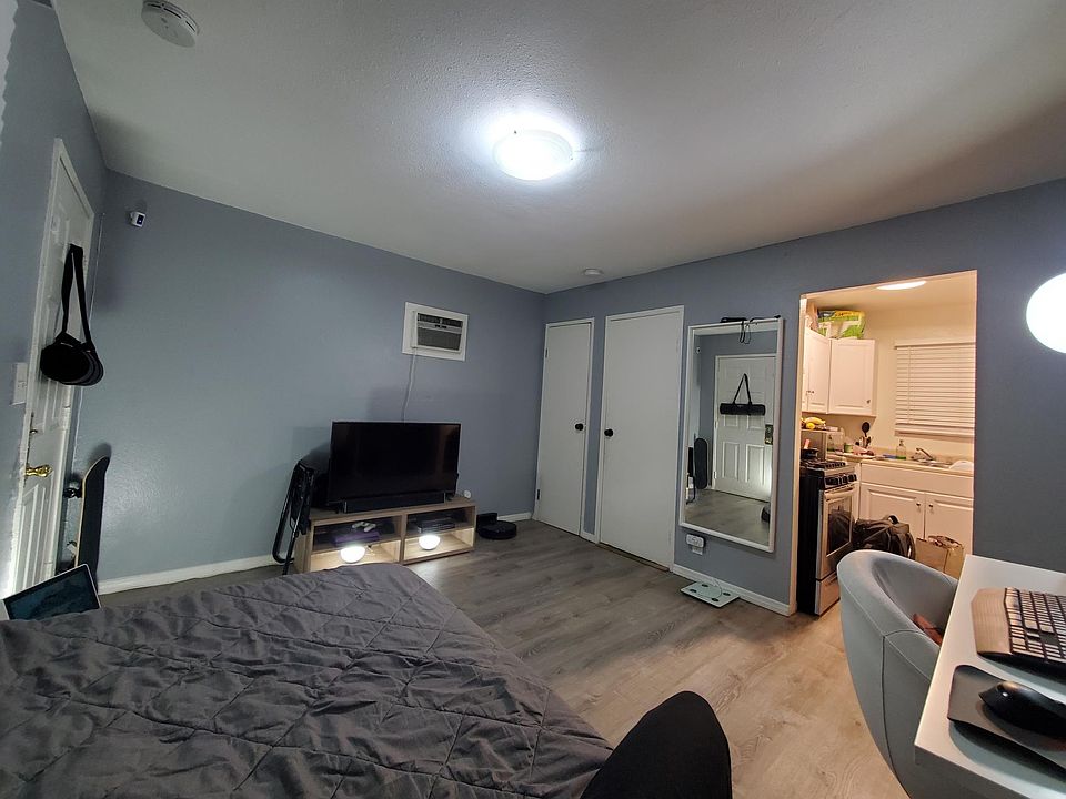 2nd image of 841 1/2 W 69th St