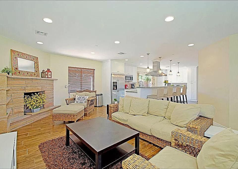 1st image of 4994 N 69th Pl