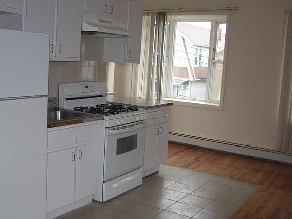 2nd image of 220 Betts Ave #2