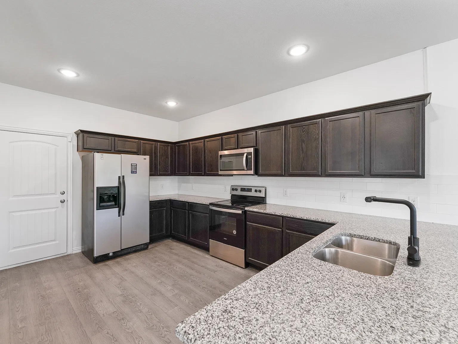 3 bed, 2.5 bath, 1833 sqft, $2,550 — Photo 3
