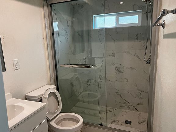 4th image of 2461 Dumont Cir #2