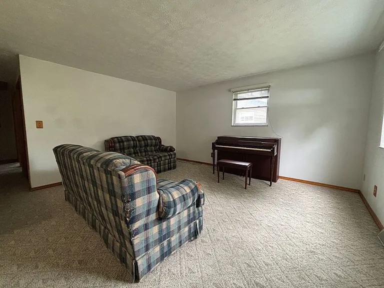 198 Eastland Ave — Photo 5