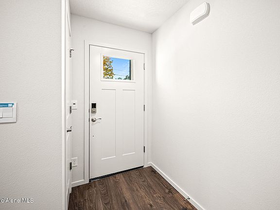 3rd image of 1095 W Pinewood Loop