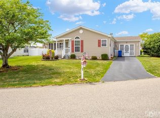 25 Perrys Ln, Manahawkin, NJ 08050