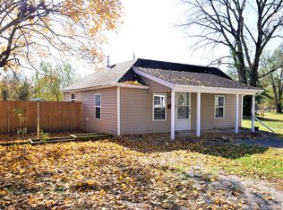 202 E Tyndal St, Aurora, MO 65605