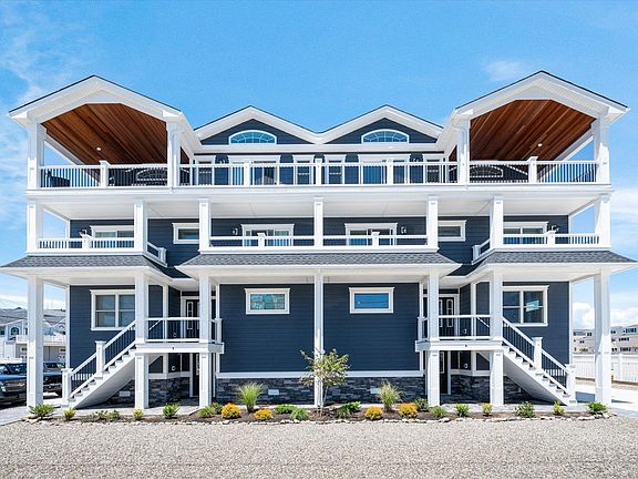 2nd image of 205 40th St N #Sea